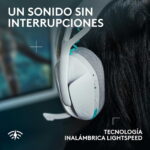 Close-up of a white wireless headset on a person, with the Spanish slogan 'Un sonido sin interrupciones' and 'Tecnología inalámbrica Lightspeed' overlaying the image.