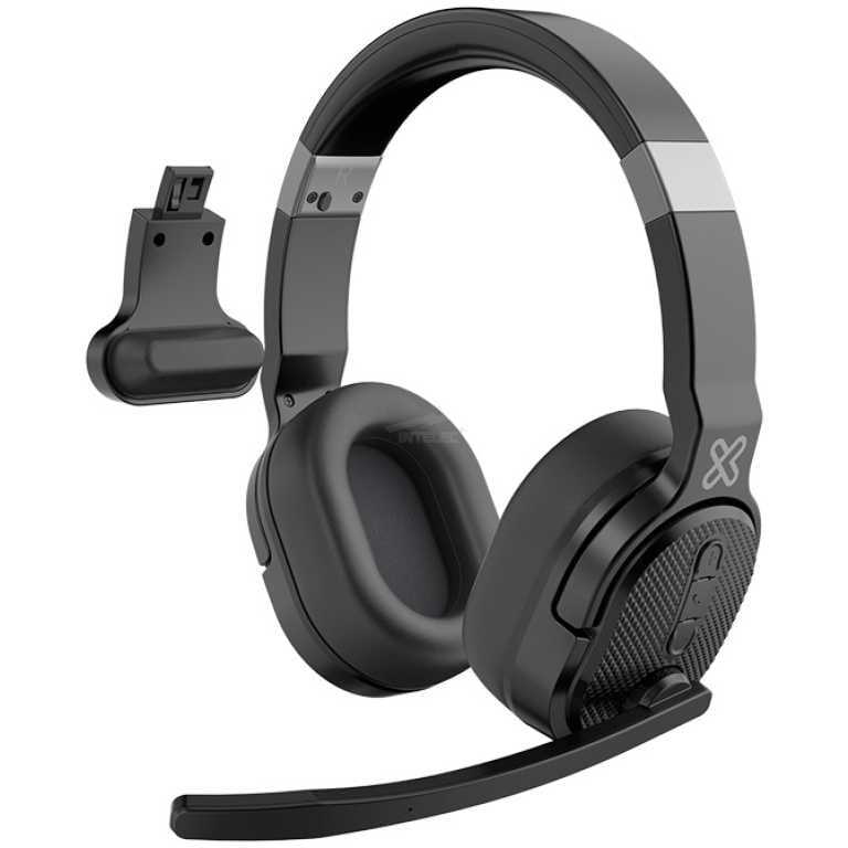 Wireless over-ear gaming headset with detachable USB dongle and adjustable microphone boom, black with cushioned ear cups